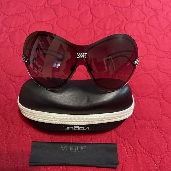 New Vogue sunglasses SOLD! - Picture 1 of 10